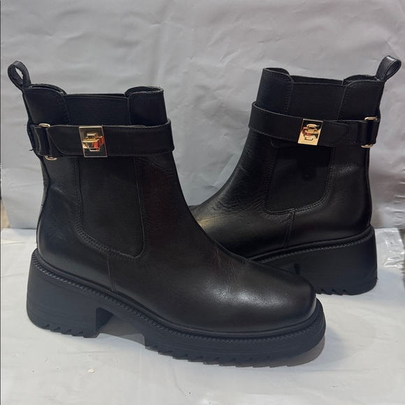 Steve Madden Shoes - Steve Madden Black Ankle Booties